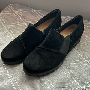 NEW Clarks Daelyn Suede Slip-On Size 8.5 With Box